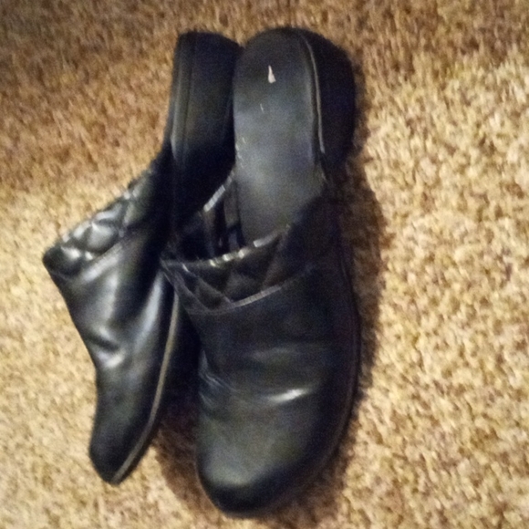 Shoes - Picture 2 of 6